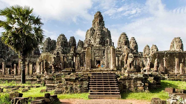 Plan your package holiday in Cambodia  2020 & 2021, visit Ta Prohm temple in Angkor Wat complex