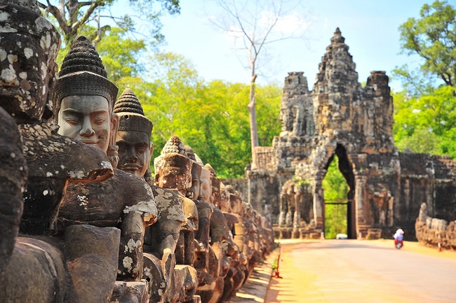 Plan your package tour Cambodia  2020 & 2021, visit Ta Prohm temple in Angkor Wat complex