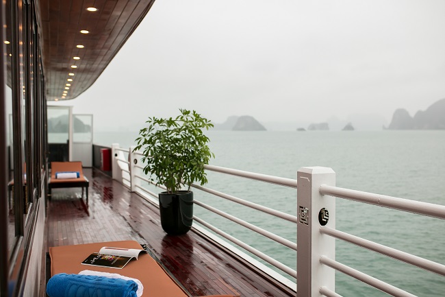 Luxury Vietnam Halong bay tours  by La Regina Royal Cruise