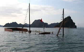 halong bay tours reviews with boat sinking