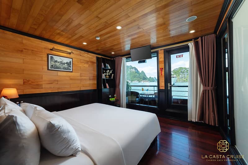 Tour du thuyền Vịnh Hạ Long trên   Hương Hải Sealife Cruise cùng với Deluxe Vietnam Tours Company