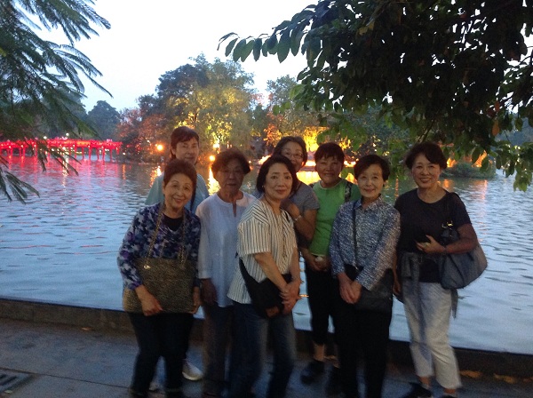 8 Japanese ladies living in the USA took Deluxe Vietnam Tours Company as their Hanoi travel agency 