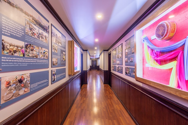  Tour  Vịnh Hạ Long - Lan Hạ - Cát Bà Trên Du Thuyền Ngủ Đêm 5 star   Sealife Legend Cruise  cùng  với Deluxe Vietnam Tours Co.,Ltd  2020 - 2021 - 2022 