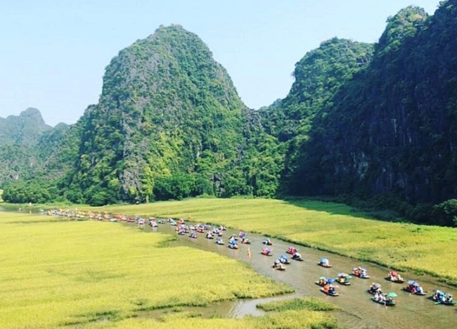 Travel Vietnam,  join Hoa Lu - Mua Cave -  Tam Coc tour from Hanoi