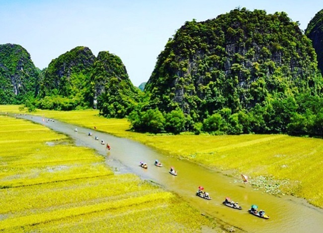 Travel Vietnam,  join Hoa Lu - Mua Cave -  Tam Coc tour from Hanoi