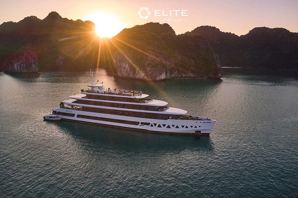 5star cruise for Best Vietnam luxury tours 2024 - 2025 for couples & seniors with Deluxe  Vietnam Tours Operators