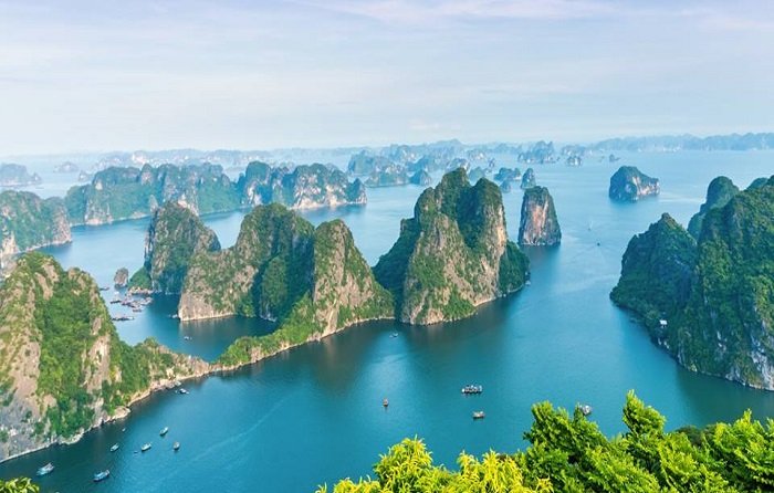 Amazing Halong bay day tour from Hanoi with Deluxe Vietnam Tours Co.,Ltd - a reliable Hanoi Travel Agent