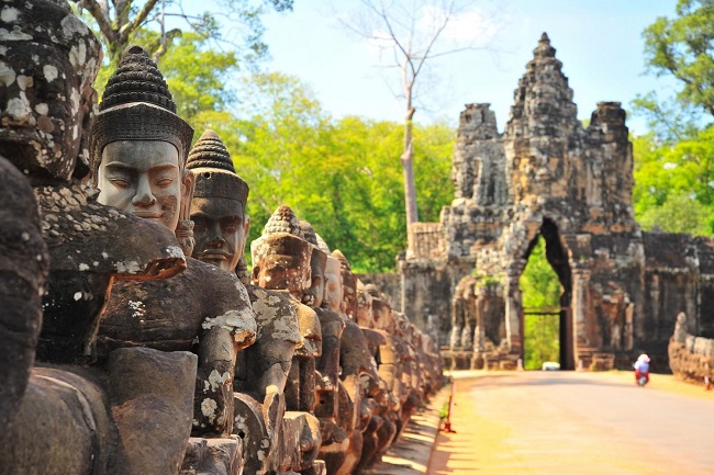 Plan your package holiday Cambodia  2020 & 2021, visit Ta Prohm temple in Angkor Wat complex