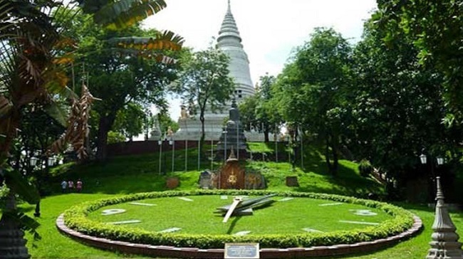 Plan your Cambodia tours 2020 & 2021, visit Wat Phnom  in Phnom Penh city