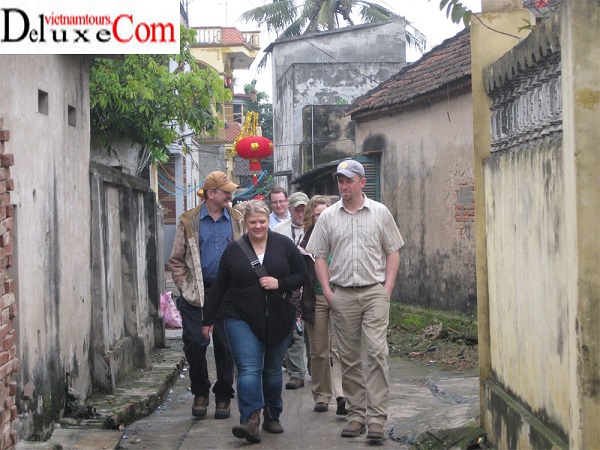 SDARL on a village tour in Hanoi - Vietnam