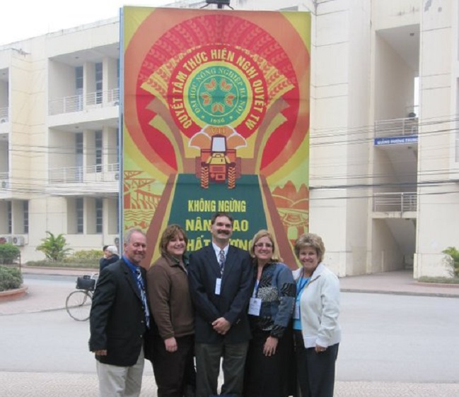 LEAD Maryland Foundation, Inc. Class VI Fellows, SDARL CLASS VI and Wedgworth Leadership Institute on Vietnam school tour  with Deluxe Vietnam Tours Company