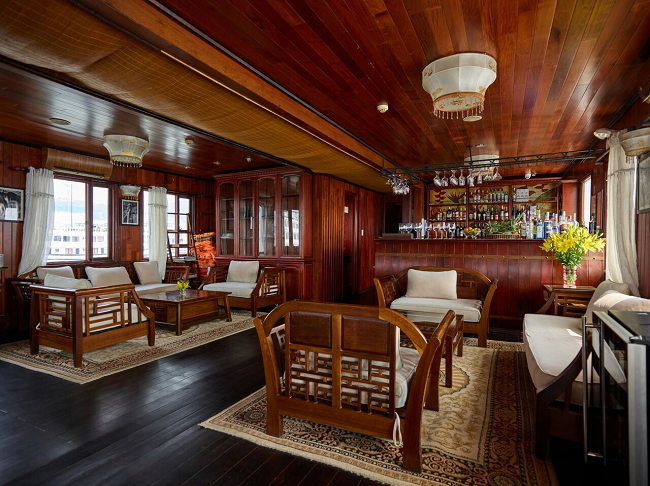 Bar on 4star Garden Bay Legend cruise on your tours Halong bay