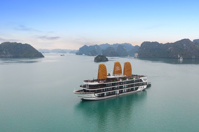 why do all tourists want to book halong bay tours on Hanoi holiday?