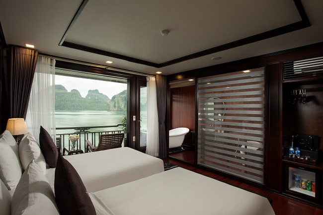 Luxury  Halong bay travel     by  La Regina Legend Cruise
