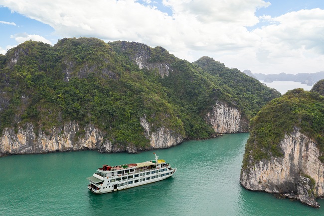  Amazing Halong bay tours Vietnam by Luxury La Regina Royal Cruise