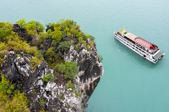  Amazing Halong bay tours Vietnam by Luxury La Regina Royal Cruise