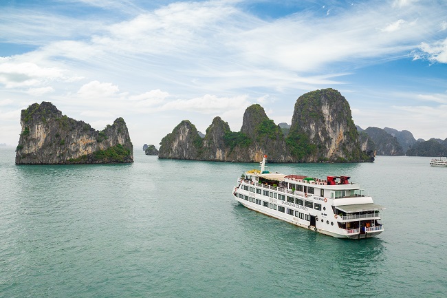 La Regina Royal Cruise Tour Hạ Long Sang Trọng - Tour Vịnh Hạ Long Du Thuyền Ngủ Đêm 5 sao