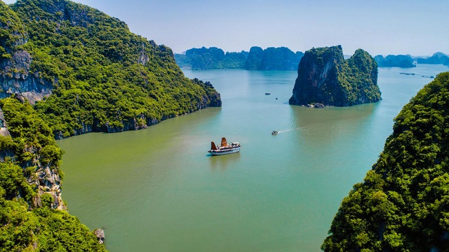 Hanoi Halong bay tour package with Baitho cruise