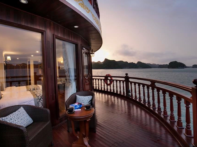 Hanoi Halong bay tour package Singapore with Emperor cruise