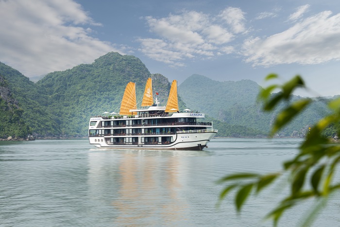 5star   La Regina Legend Cruise operates Halong Bay boat Tour from Hanoi 2020 - 2021 - 2022 