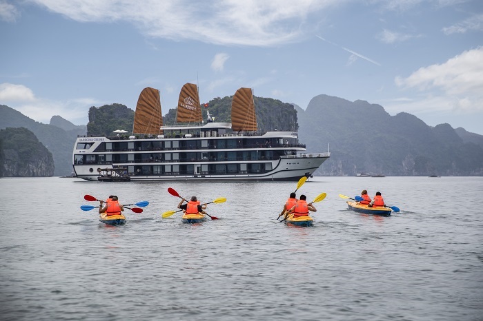 5star   La Regina Legend Cruise operates Halong Bay boat Tour from Hanoi 2020 - 2021 - 2022 