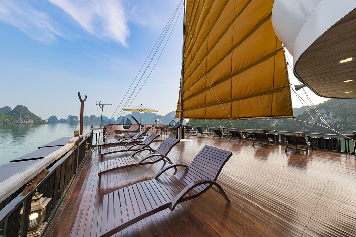 5star   La Regina Legend Cruise operates Halong Bay boat Tour from Hanoi 2020 - 2021 - 2022 