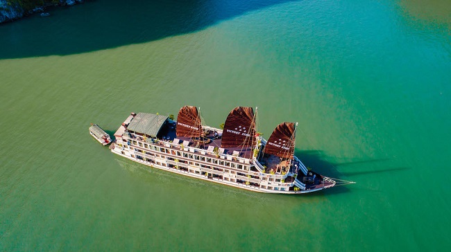 Tour halong bay with Victory star for the best Vietnam tours Hanoi to Saigon