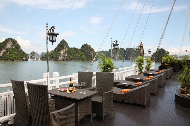 Tour halong bay with Victory star for the best Vietnam tours Hanoi to Saigon