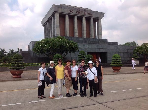 8 ladies can be your Hanoi tripadvisor while you plan your Hanoi tour package