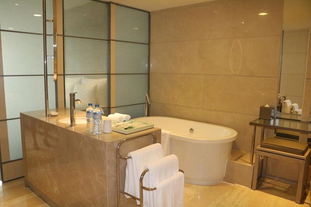  5 star luxury hotel Saigon for South Vietnam tour package 