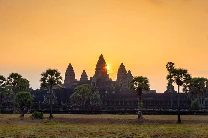 Angkor Wat Heritage Site on the best small group tours of Vietnam and cambodia for couple or family holidays 2024 - 2025 - 2026 by Deluxe Vietnam Tours Hanoi Travel Agency