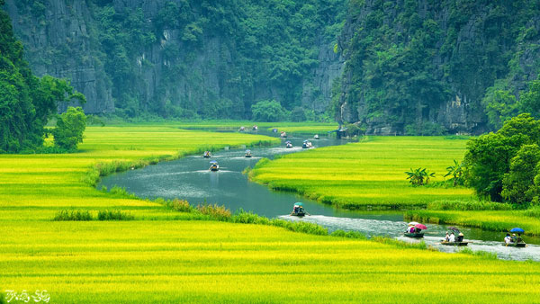 Tamcoc tour from Hanoi itinerary 5days 4 nights - part of USNESCO World heritage site 