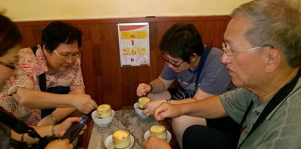 4 travelers from Malaysia enjoyed chicken egg coffee - top 10 drinks to try on your Hanoi trip  