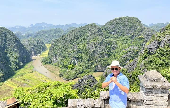 Best Halong bay recommended as best Hanoi travel package from Malaysia, Singapore, Australia, UK  with Deluxe Vietnam Tours Hanoi tour agency