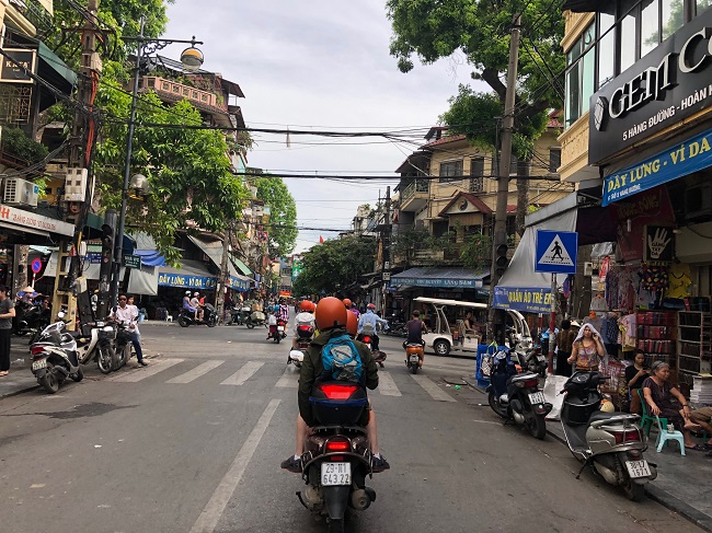 Amazing street food on 6day Hanoi tour package from Manila