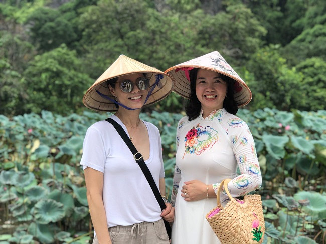 Amazing Vietnam motorbike tour Hanoi countryside - Ninhbinh - Trangan Heritage Site