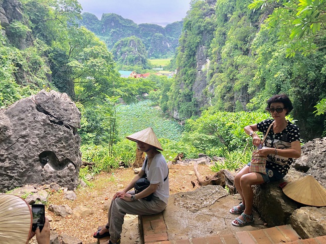 Amazing Vietnam motorbike tour Hanoi countryside - Ninhbinh - Trangan Heritage Site