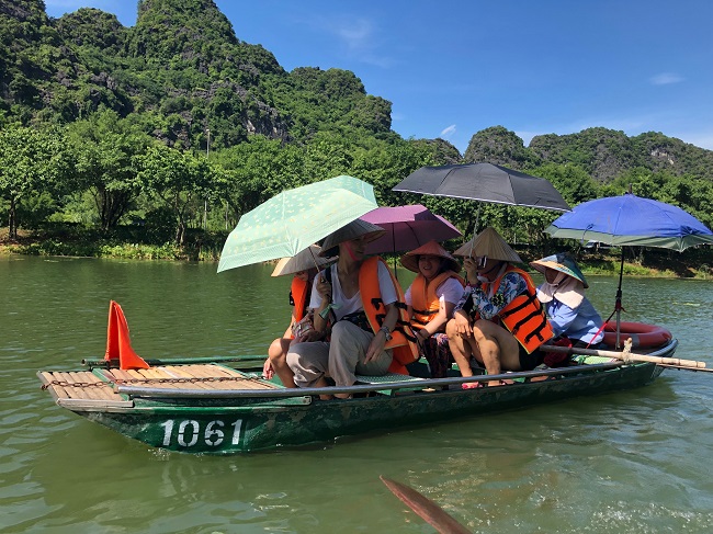 Amazing Vietnam motorbike tour Hanoi countryside - Ninhbinh - Trangan Heritage Site