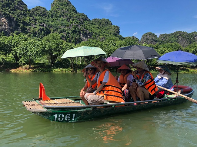 Amazing Vietnam motorbike tour Hanoi countryside - Ninhbinh - Trangan Heritage Site