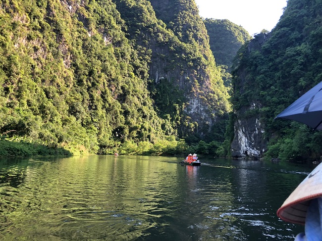 Amazing Vietnam motorbike tour Hanoi countryside - Ninhbinh - Trangan Heritage Site