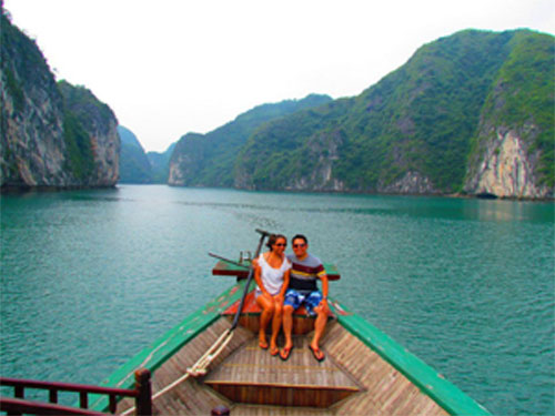 Mr. Aree reviewed their  12 day Thailand Cambodia Vietnam tour package from India family with Deluxe Vietnam Tours Hanoi